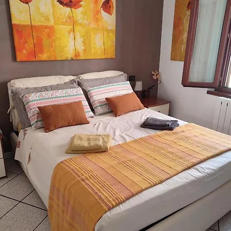 Family&group Attic Late Check-in Free Luggage Apartment Como